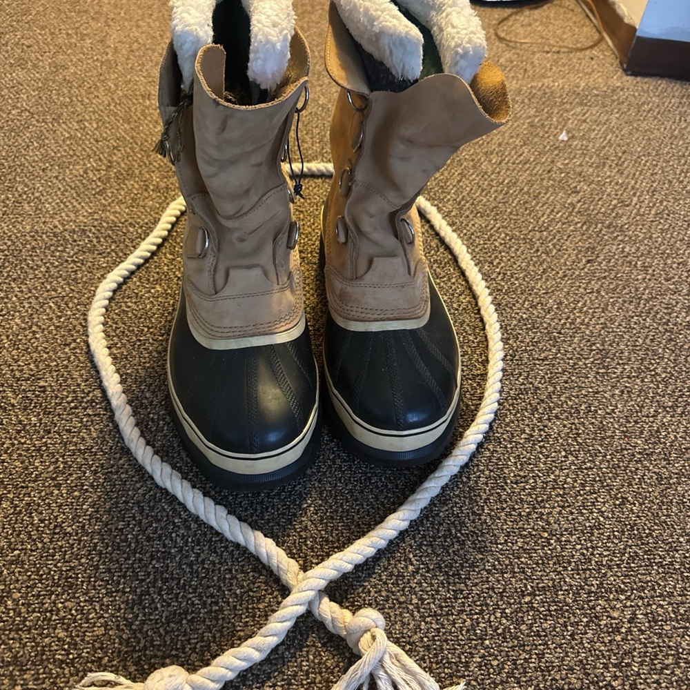 Sorel Men's Boots in Black and Tan